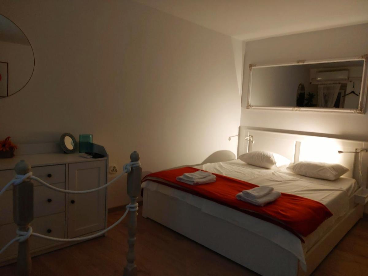 Sha La La: Historic Castle-Side Studio with Modern Amenities Bakar Exterior photo