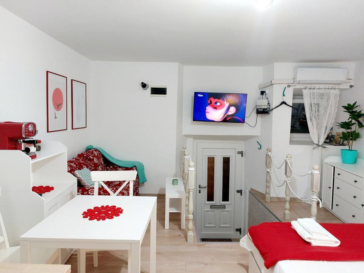 Sha La La: Historic Castle-Side Studio with Modern Amenities Bakar Exterior photo
