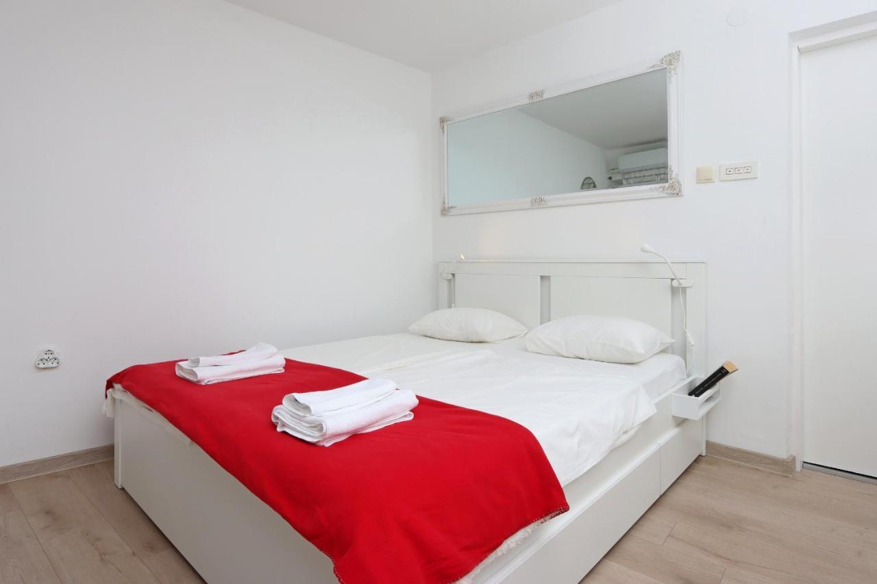 Sha La La: Historic Castle-Side Studio with Modern Amenities Bakar Exterior photo