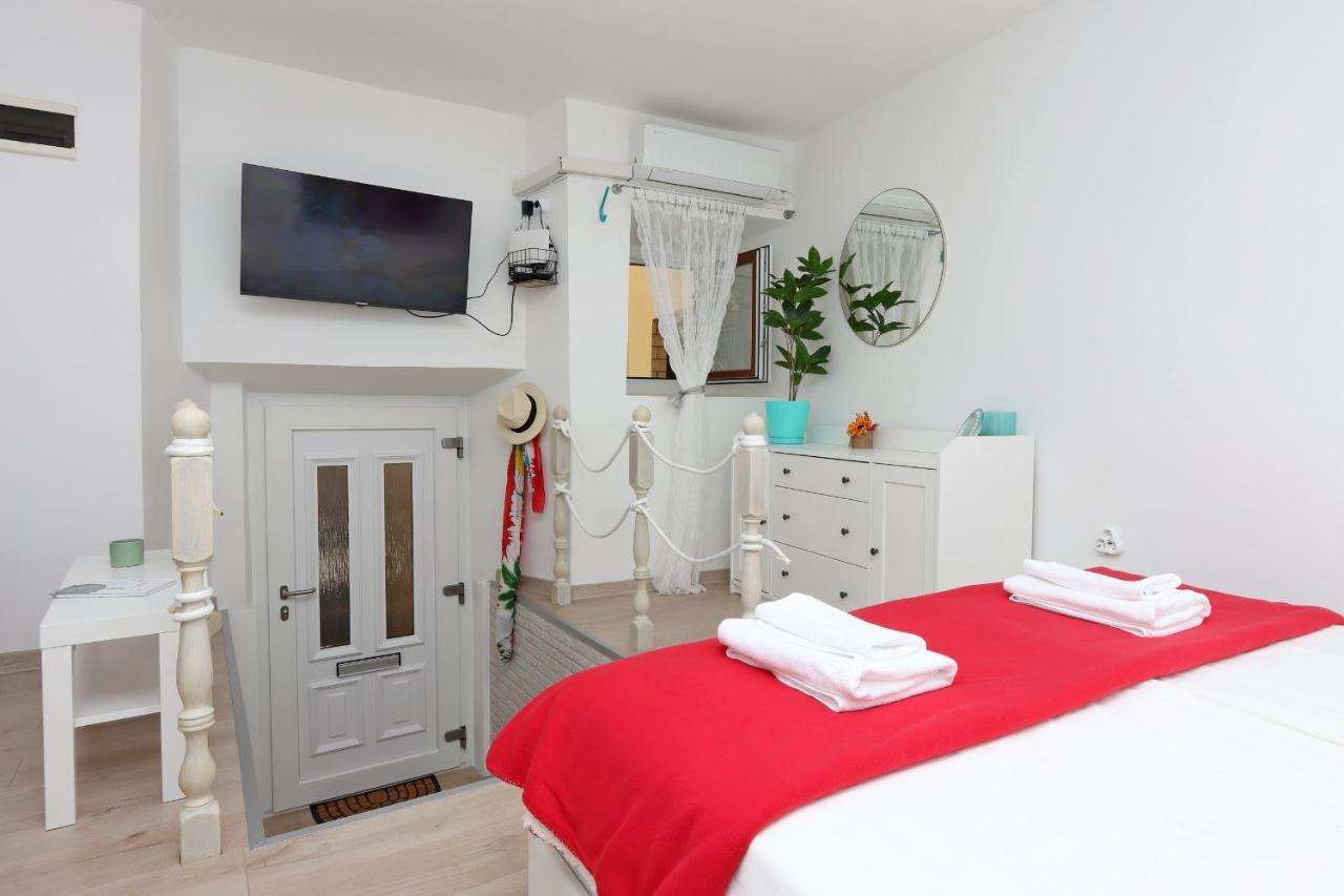 Sha La La: Historic Castle-Side Studio with Modern Amenities Bakar Exterior photo